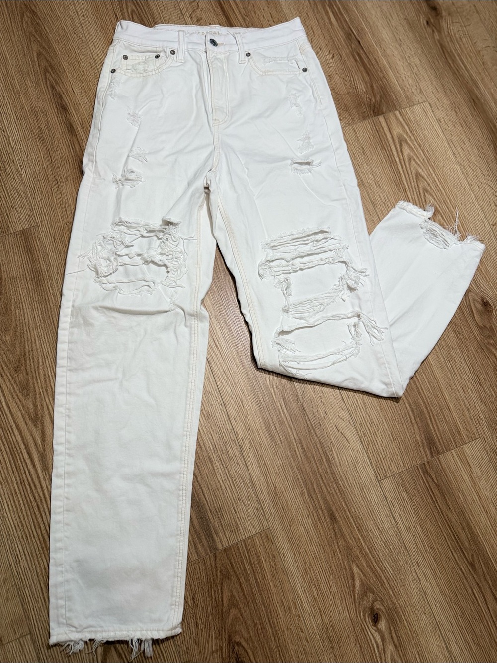 American‎ Eagle Outfitters White Ripped Relaxed Jeans